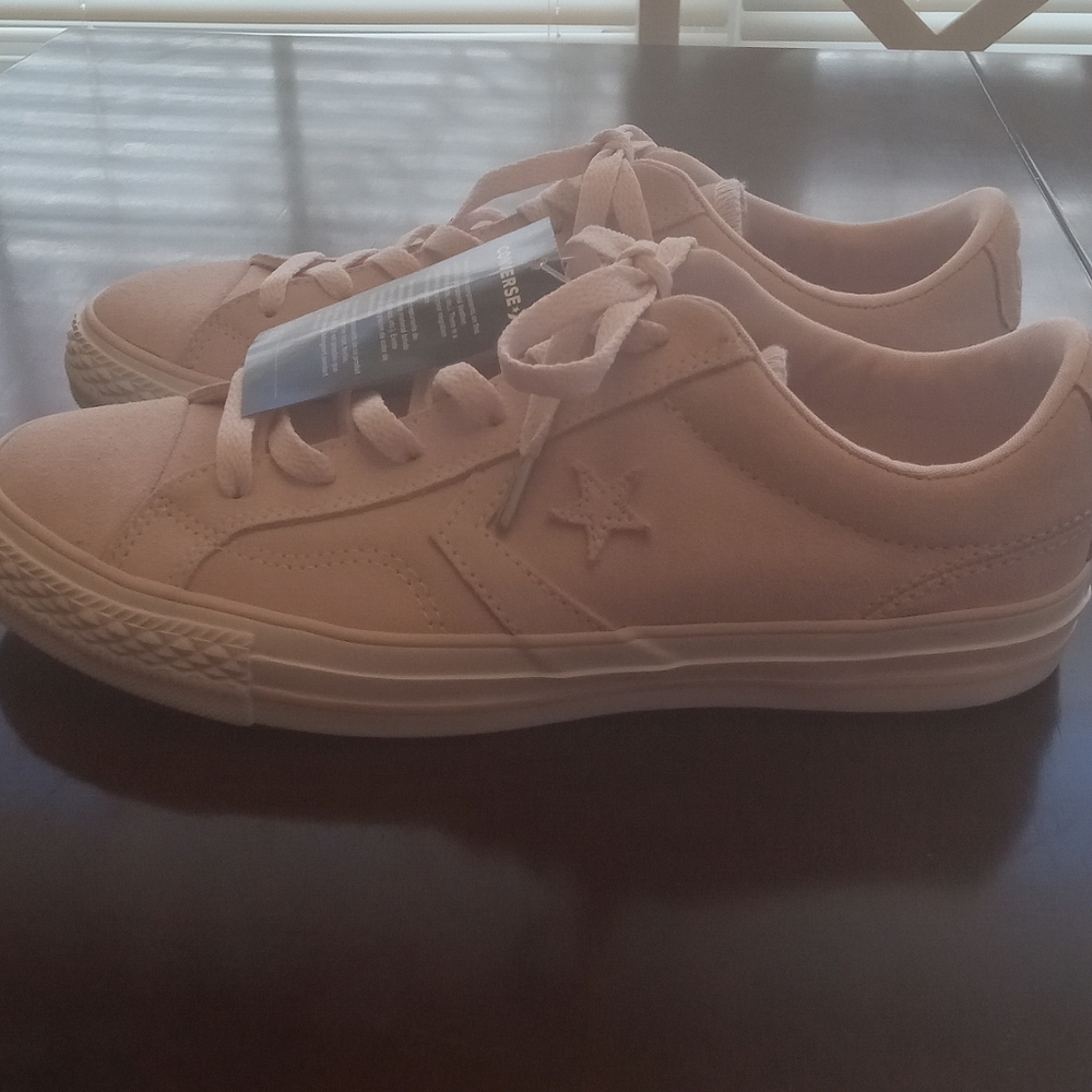 UNISEX Converse All Stars Pink Seude New without Box  Men's 7 , WO's 9